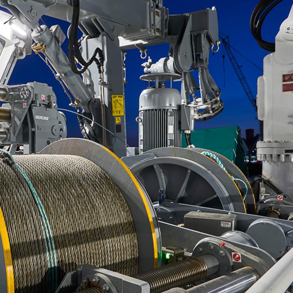 Steel armoured cables for underwater activities