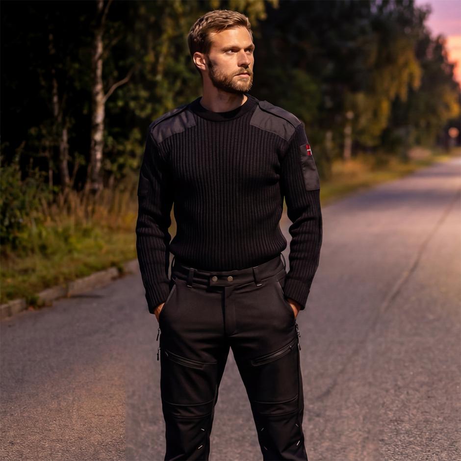 Technical Uniform Pullover in Merino Wool / Acrylic