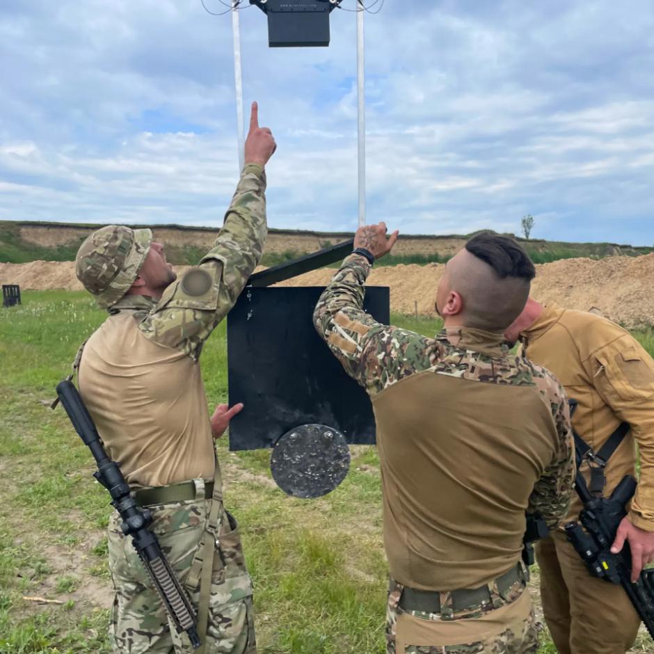 Blinktroll Moving Target System
