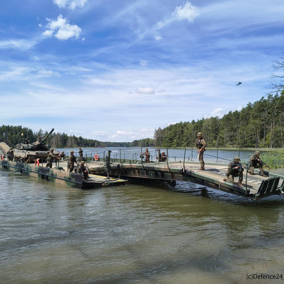 Motorized Floating Bridge - PFM