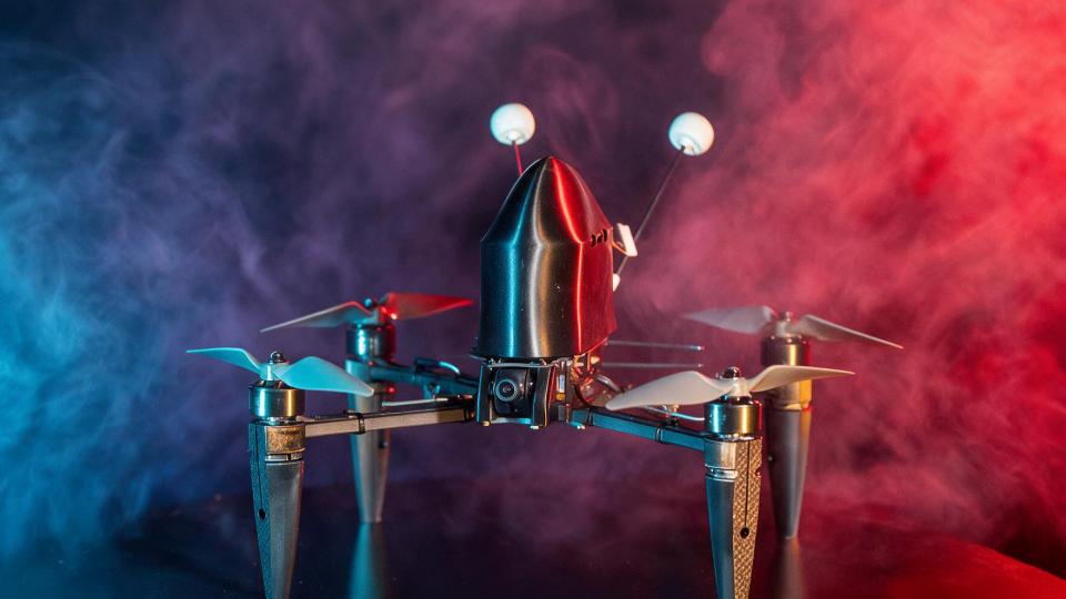 En omkostningseffektiv opsnapningsdrone til støtte for luftforsvarsoperationer